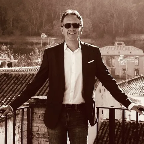 Óscar Jiménez Serrano, intérprete de conferencias y docente universitario